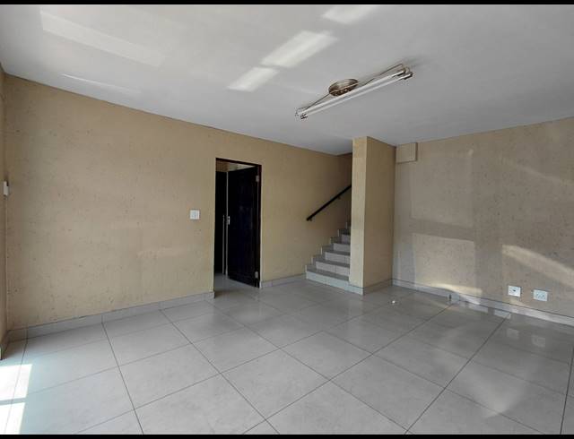 395M² WAREHOUSE TO LET IN POMONA